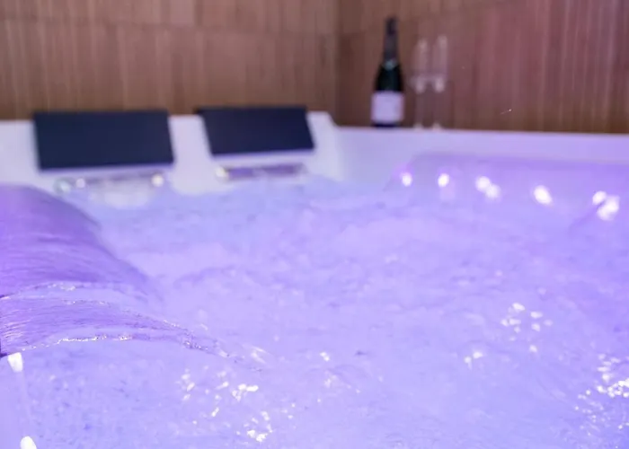 Art Deco Champagne & Apartment