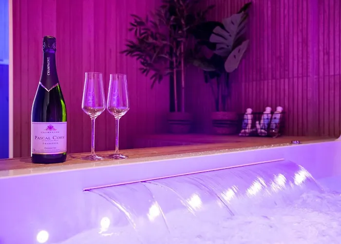 Art Deco Champagne & Apartment