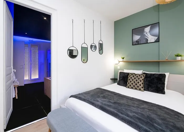 Art Deco Champagne & Apartment *