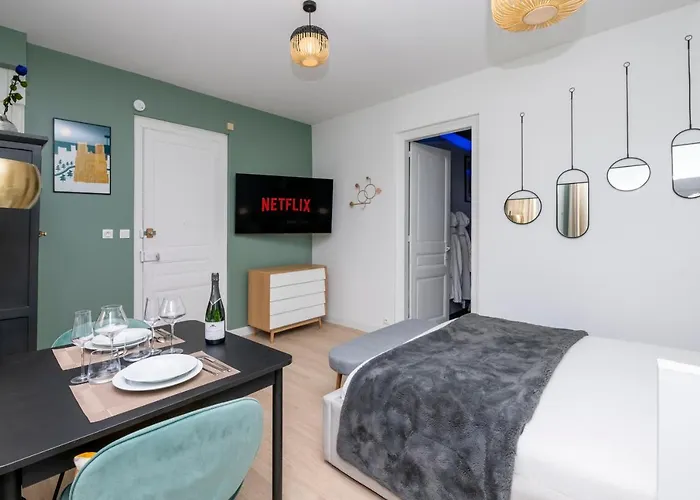 Art Deco Champagne & *